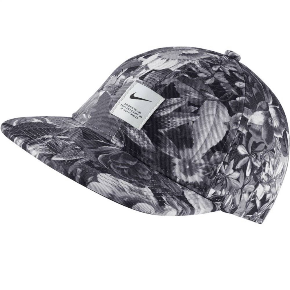 Nike Women’s Heritage 86 Aerobill Floral Print Cap